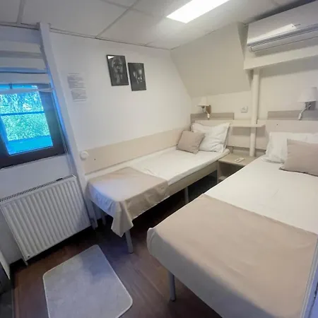 Ботель Plutitor Egreta1 *