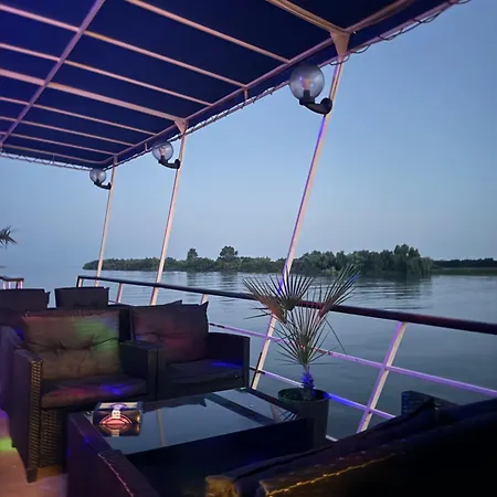 Bateau-hôtel Plutitor Egreta1