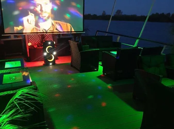 Plutitor Egreta1 Úszó hotel