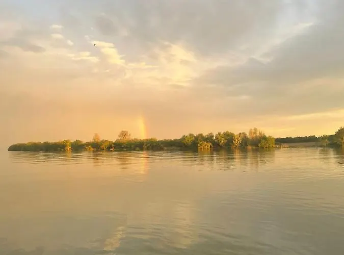 Úszó hotel Plutitor Egreta1