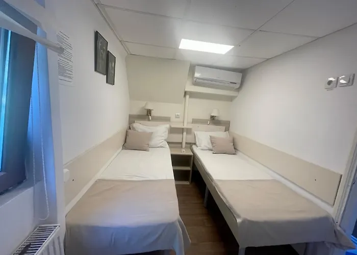 Plutitor Egreta1 Úszó hotel