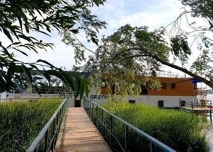 Plutitor Egreta1 Úszó hotel Sepsiszentgyörgy