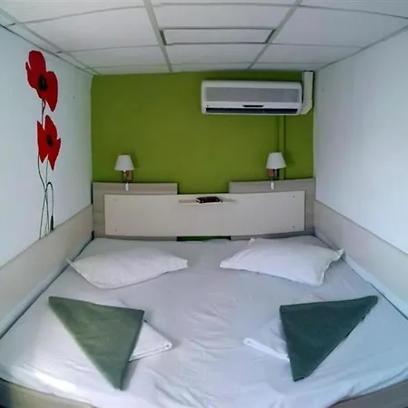 Bådhotel Plutitor Egreta1 *